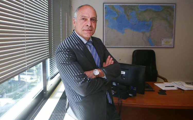 Δυσαρέσκεια στο Μαξίμου για τον Διακόπουλο μετά τη δήλωση περί ερευνών του Ορούτς Ρέις