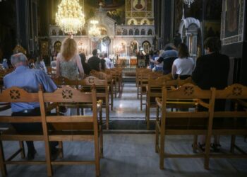 Κορονοϊός: Καυγάς ιερέα και επιτρόπου για τις μάσκες σε εκκλησία της Χαλκιδικής