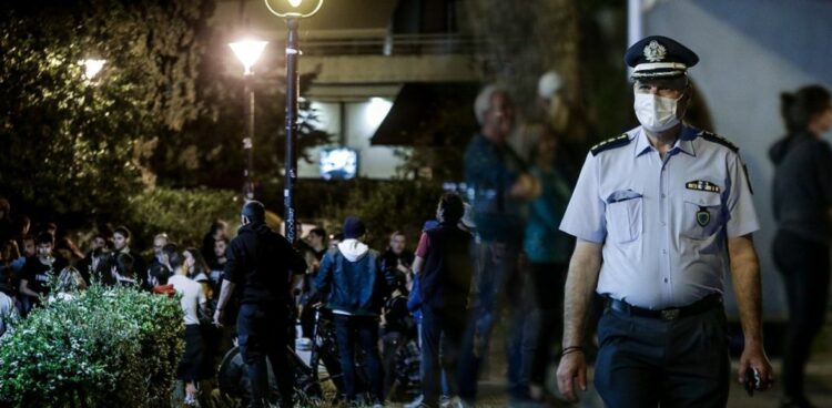 Πέντε παραβάσεις των μέτρων για τον κορονοϊό σε καταστήματα