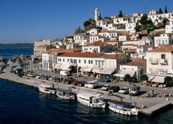 Το 112 «χτύπησε» στον Πόρο: «Φοράτε υποχρεωτικά μάσκα»