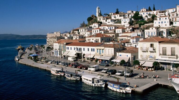 Το 112 «χτύπησε» στον Πόρο: «Φοράτε υποχρεωτικά μάσκα»