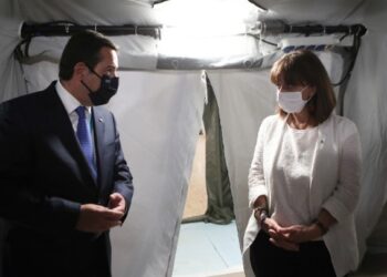 Τη νέα υγειονομική μονάδα του ΚΥΤ της Μόριας επισκέφθηκε η Κ. Σακελλαροπούλου