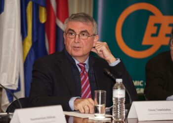 Ανασχηματισμός: Με το βλέμμα στην κεντροαριστερά η επιλογή Τσακλόγλου