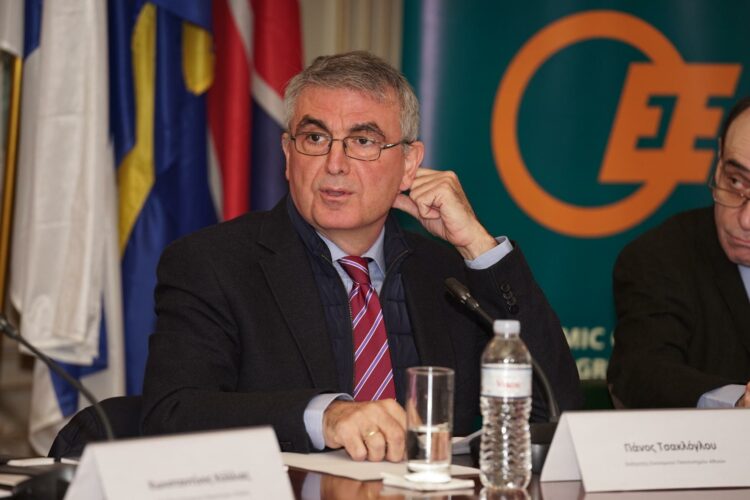 Ανασχηματισμός: Με το βλέμμα στην κεντροαριστερά η επιλογή Τσακλόγλου