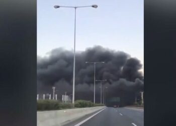 Μεγάλη φωτιά σε εργοστάσιο πλαστικών στη Μεταμόρφωση – Κλειστή η Εθνική Οδός Αθηνών – Λαμίας