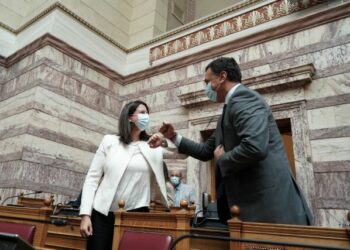 Ενημέρωση από Κικίλια και Κεραμέως για την αντιμετώπιση της πανδημίας