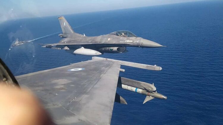 ΓΕΑ: Βίντεο από τη συνεκπαίδευση των Ελλήνων πιλότων με το αντιτορπιλικό W.S. Churchill