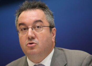 Μόσιαλος: Σε καμία περίπτωση δεν πρέπει να κλειστούν στα σπίτια τους οι 65άρηδες