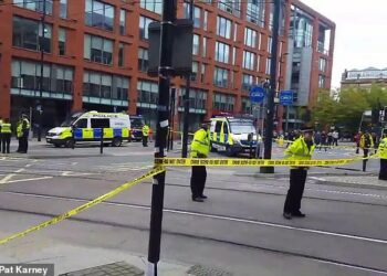 Μάντσεστερ: Εντοπίστηκε ύποπτο αντικείμενο σε λεωφορείο – Εκκενώθηκε η περιοχή