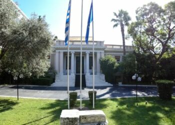 Κορονοϊός: Τρεις υπουργοί μπαίνουν σε προληπτική  καραντίνα