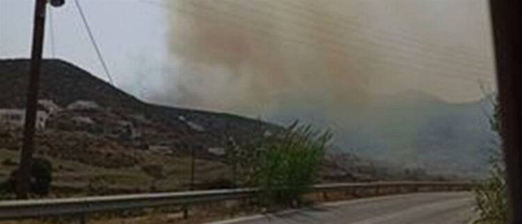 Φωτιά στην Πάρο – Μεγάλη κινητοποίηση της Πυροσβεστικής