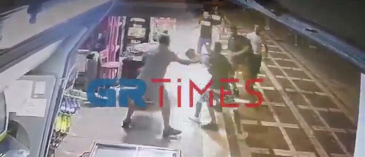 Άγρια συμπλοκή μεταξύ αλλοδαπών (Βίντεο)