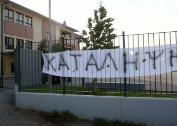 Πάτρα: Θετική στον κορονοϊό μάνα που πρωτοστατούσε στο κίνημα αρνητών μασκών