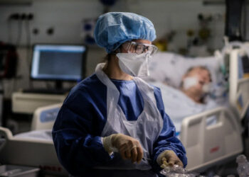 Κορονοϊός: Ρεκόρ με 453 νέα κρούσματα και έξι θάνατους το τελευταίο 24ωρο στη χώρα