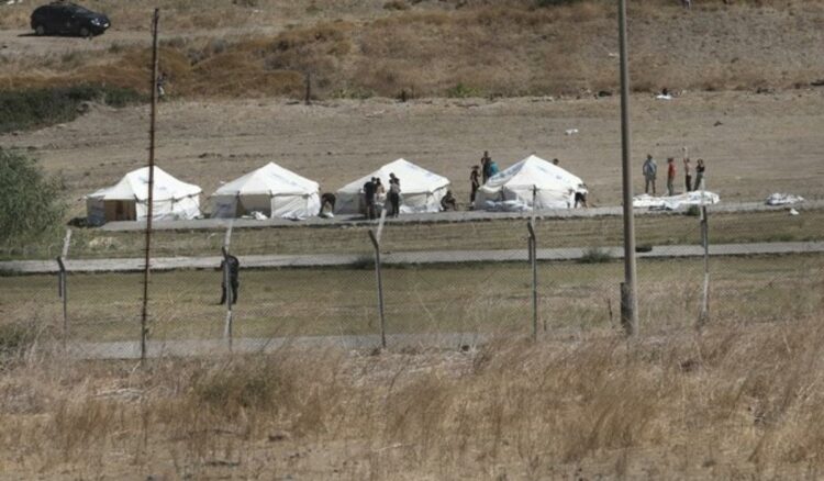 Αυστρία: Aποστολή 400 καταλυμάτων στη Μόρια