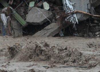 Καρδίτσα: Παρασύρθηκαν μέχρι και φέρετρα με νεκρούς