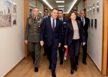 ΥΕΘΑ: Τηλεφωνική επικοινωνία του Ν. Παναγιωτόπουλου με τη Γαλλίδα ομόλογό του