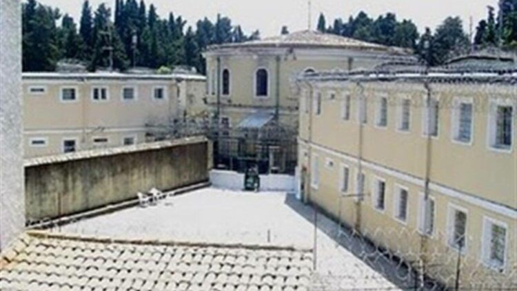 Φυλακές Κέρκυρας: Βρέθηκαν όπλα στα κελιά κρατουμένων