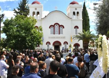 Θρήνος στην κηδεία του αλεξιπτωτιστή που σκοτώθηκε σε άσκηση