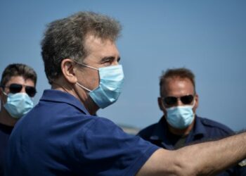 Λέσβος: Αυστηρό μήνυμα Χρυσοχοΐδη σε όσους εμποδίζουν πρόσφυγες να μπουν στη δομή του Καρά Τεπέ