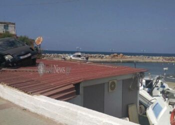 Κρήτη: Αυτοκίνητο προσγειώθηκε σε σκεπή σπιτιού