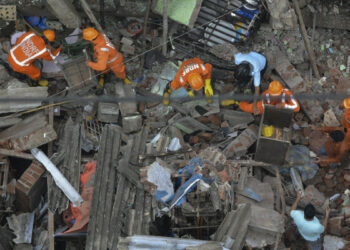 Iνδία: Tουλάχιστον 26 νεκροί από την κατάρρευση κτιρίου στο Μπιγουάντι