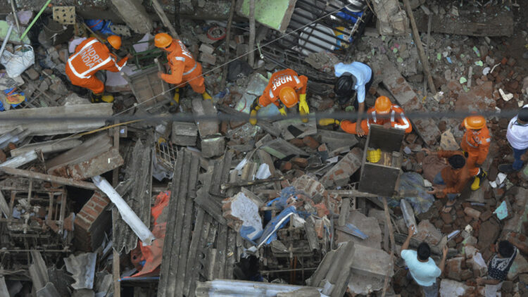 Iνδία: Tουλάχιστον 26 νεκροί από την κατάρρευση κτιρίου στο Μπιγουάντι