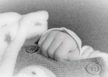 Τραγωδία στην Αρτέμιδα: Νεκρό εντοπίστηκε βρέφος 17 ημερών