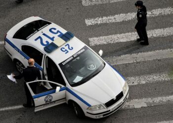 Κρατούμενος απέδρασε μέσα από το  αυτοκίνητο της Ασφάλειας