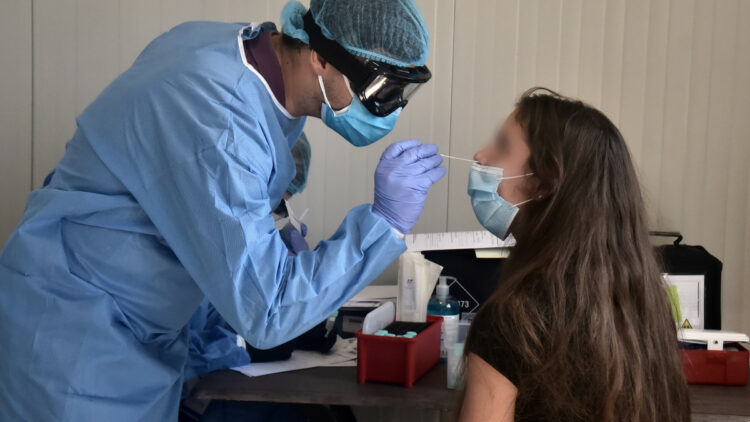 Κορoνοϊός: 180 νέα κρούσματα και πέντε θάνατοι – 59 ασθενείς νοσηλεύονται διασωληνωμένοι