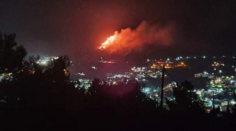 Σάμος: Φωτιά κοντά στο Κέντρο Υποδοχής προσφύγων (Video)