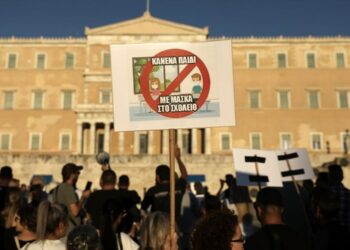 Εισαγγελέας του Αρείου Πάγου: Αυτόφωρο για τους αρνητές της μάσκας