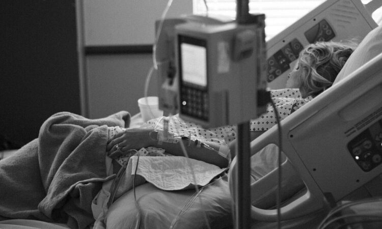 Απίστευτο περιστατικό: Εκοψε το χέρι της για να πάρει αποζημίωση από την ασφαλιστική εταιρεία