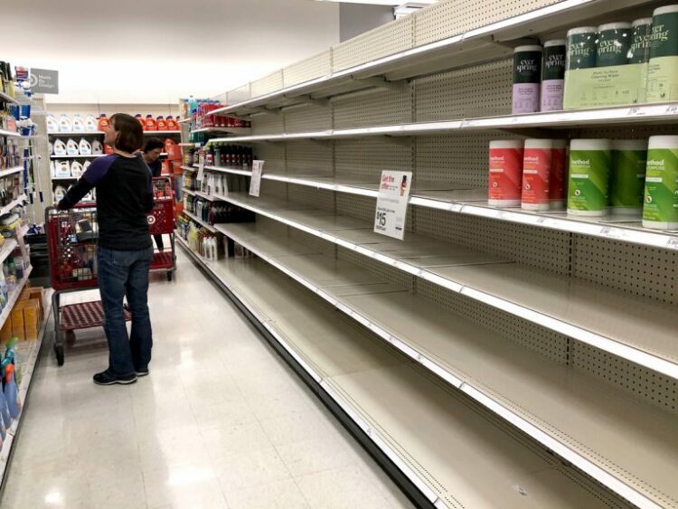 Βρετανία: Σενάρια νέου lockdown – Αδειάζουν τα ράφια των σούπερ μάρκετ