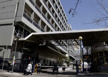 Κορονoϊός: Νεκρός 25χρονος στον Ευαγγελισμό