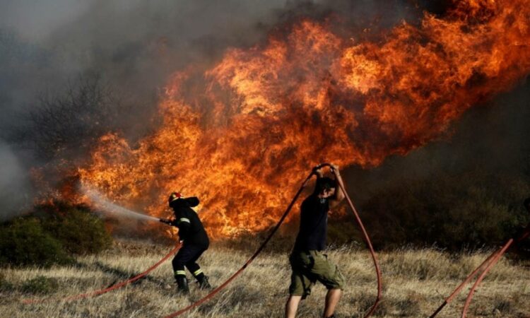 Μήνυμα από το 112: Εκκενώνεται και η Ανάβυσσος – Ενισχύονται οι δυνάμεις πυρόσβεσης