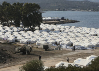 Μηταράκης: Περισσότεροι από 5.000 αιτούντες άσυλο βρίσκονται πλέον στη νέα προσωρινή δομή φιλοξενίας στη Λέσβο