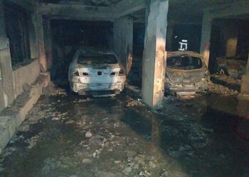 Καβάλα: Αγωνία με φωτιά σε πολυκατοικία – Ανέβηκαν στην ταράτσα οι ένοικοι για να σωθούν