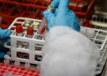 Ρωσία: Εγκρίθηκε το πρώτο φάρμακο που θα πωλείται στα φαρμακεία