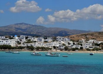 Κουφονήσια: Απίστευτη απάτη – Καταστηματάρχες πλήρωναν τέλη για νόμο που είχε καταργηθεί 4 χρόνια