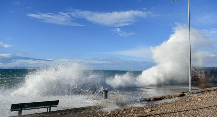 Ιανός – Δυτική Ελλάδα: Προειδοποίηση meteo – Τα κύματα θα φτάσουν σε ύψος τα 7 μέτρα