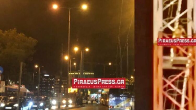 Πειραιάς: Άνδρας ανέβηκε σε γερανό και απειλεί να αυτοκτονήσει