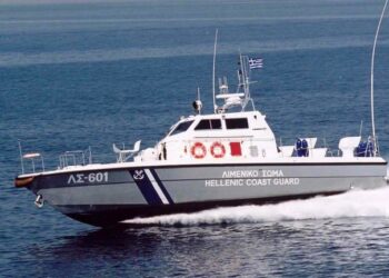 Κρήτη: Συναγερμός στο Λιμενικό για σκάφος με πρόσφυγες ανοιχτά των Χανίων