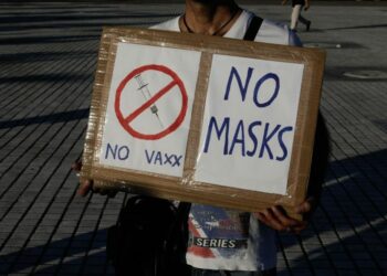 Κορονοϊός: Οι «Αρνητές της μάσκας» απειλούν δασκάλους και καθηγητές