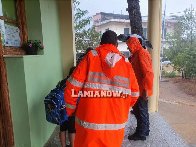 Φθιώτιδα  – Ιανός: Πυροσβέστες απεγλώβισαν μαθητές από σχολείο