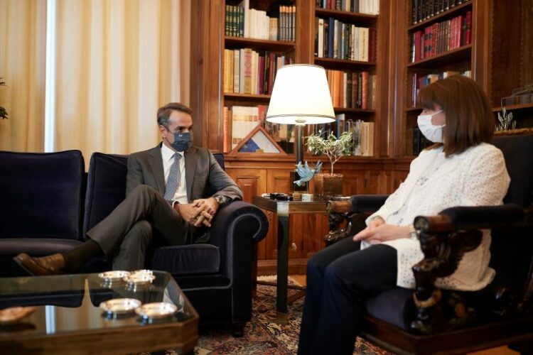 Μητσοτάκης σε Σακελλαροπούλου: Θα διατηρήσουμε την οικονομία ανοιχτή και θα διαφυλάξουμε την υγεία των συμπολιτών μας