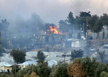 Εφιάλτης δίχως τέλος στη Μόρια: Νέα φωτιά το απόγευμα – Κάηκαν σκηνές