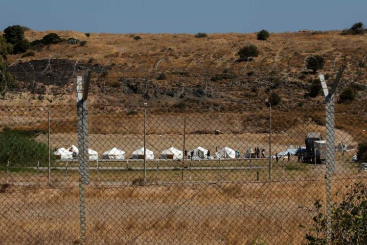 Λέσβος: Με σκηνές στο Καρά Τεπέ ανοίγει απόψε η νέα δομή φιλοξενίας προσφύγων και μεταναστών
