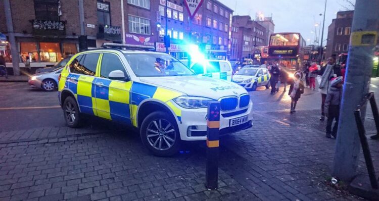 Μπέρμιγχαμ: Η αστυνομία αναζητεί έναν ύποπτο για τις επιθέσεις με μαχαίρι