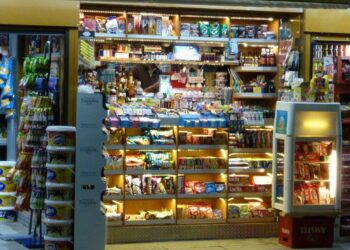 Περίπτερα και αλκοόλ: Τι ισχύει τελικά μετά τις 12 το βράδυ σύμφωνα με το νέο ΦΕΚ